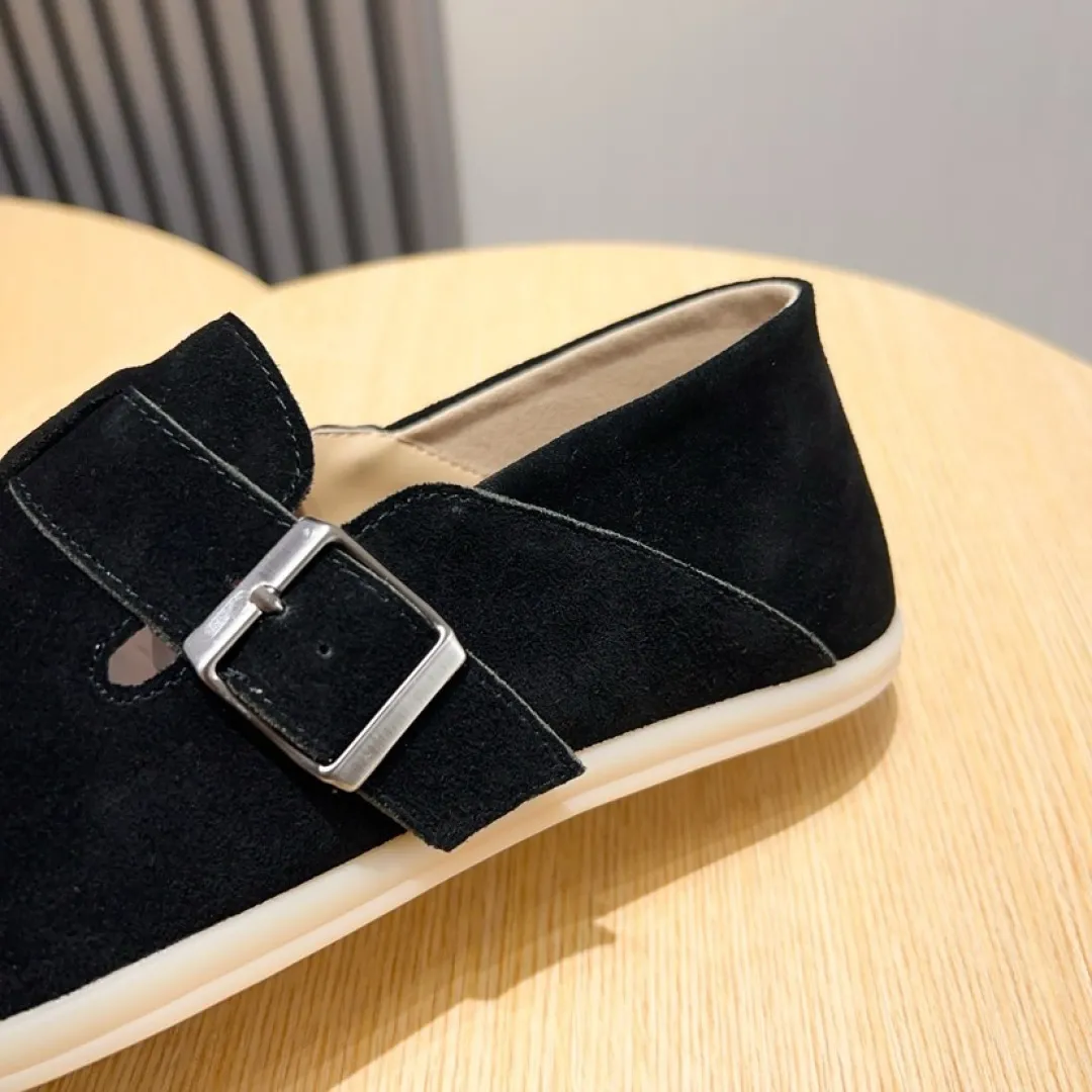 Factory price 420💰[loro piana] 2025 new moccasins, popular casual sneakers for street men. The shoes are made of first-layer suede leather uppers with rubber soles. They are classic. The complex craftsmanship and meticulous structure make the shoes light and soft, allowing you to walk comfortably and freely. Perfect for summer wear. Yardage: 38-45.